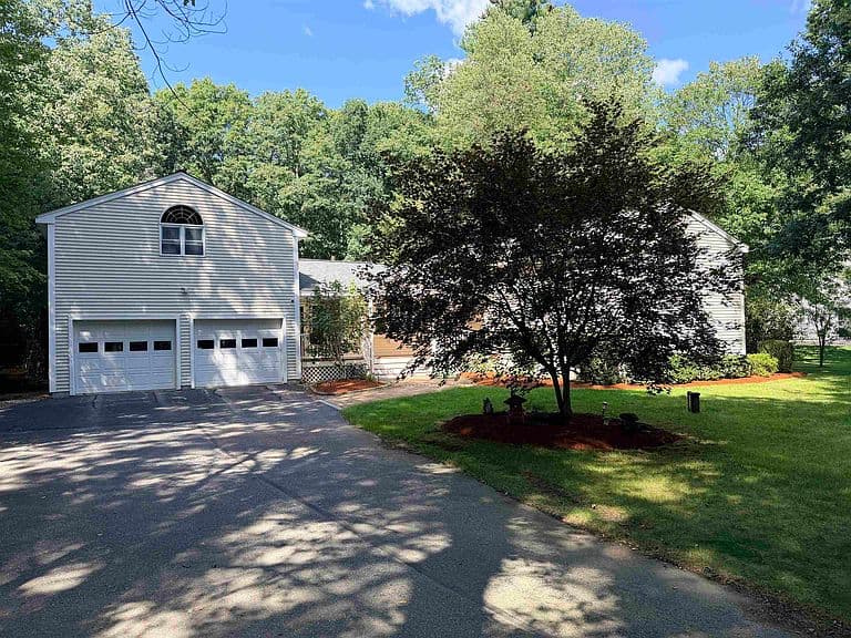 18 Windsor Drive photo 3