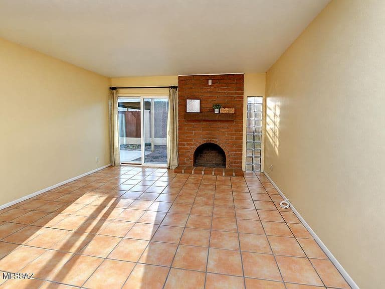 8360 E Lee St photo 3