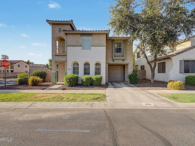 1454 E SHERATON Lane photo 1