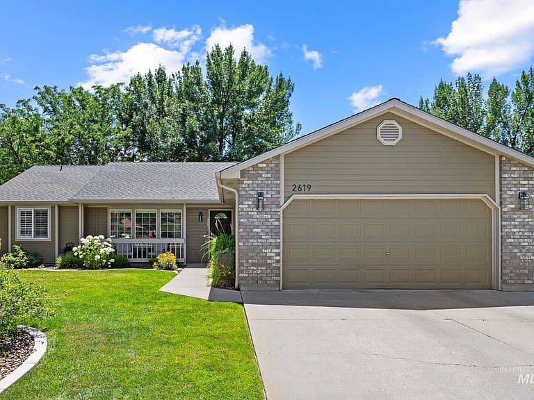 2619 E Apricot Ct photo 3