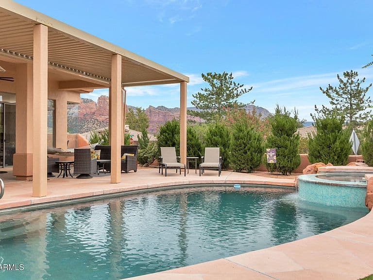 210 White Tail Drive photo 1