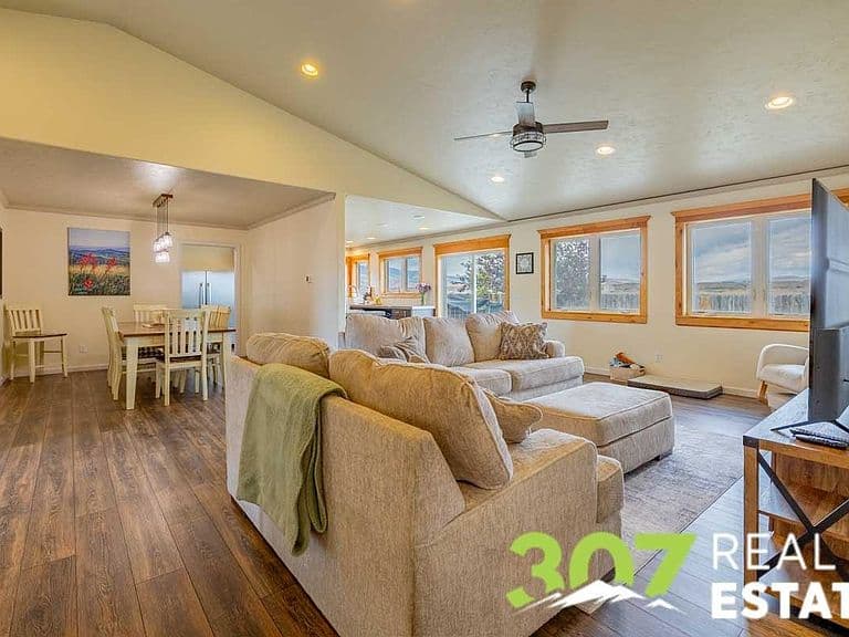 2929 E Avenue photo 3