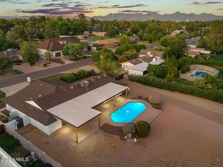 5211 E Windrose Drive photo 2
