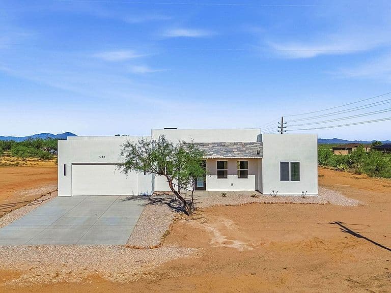 7310 S Victor Dr photo 2