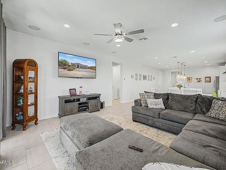 24143 W WHYMAN Avenue photo 3