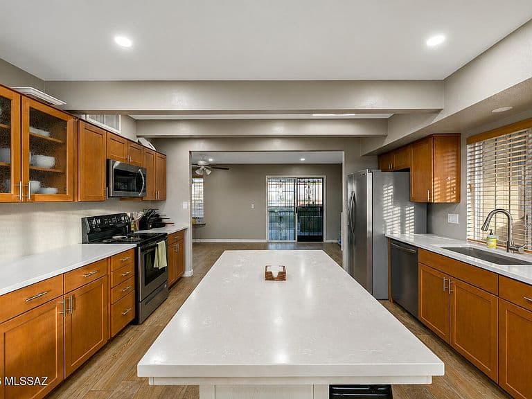 2191 S Sunburst Dr photo 3