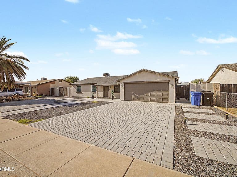 6226 W ALMERIA Road photo 3