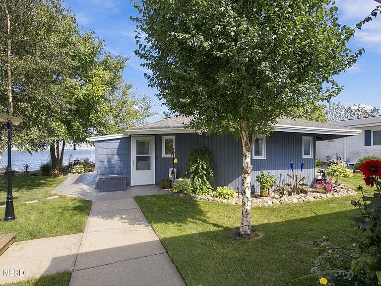 46 W Lakeshore Dr photo 1