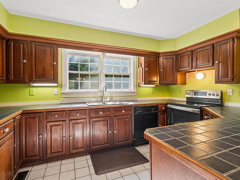 37 Potash Hill Road photo 4