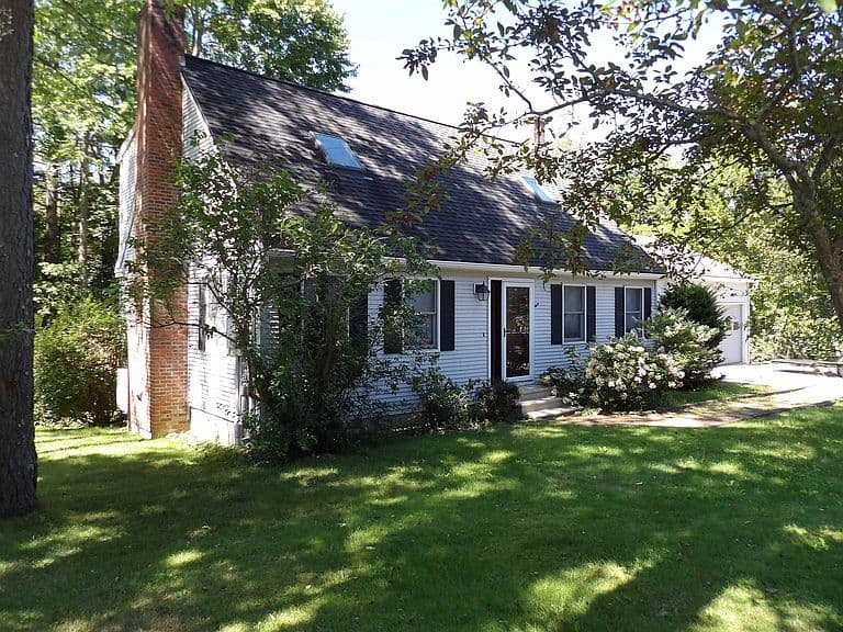 25 Laverne Drive photo 2