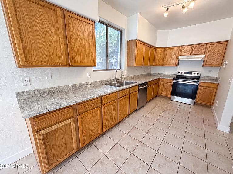 800 S BEDFORD Drive photo 2