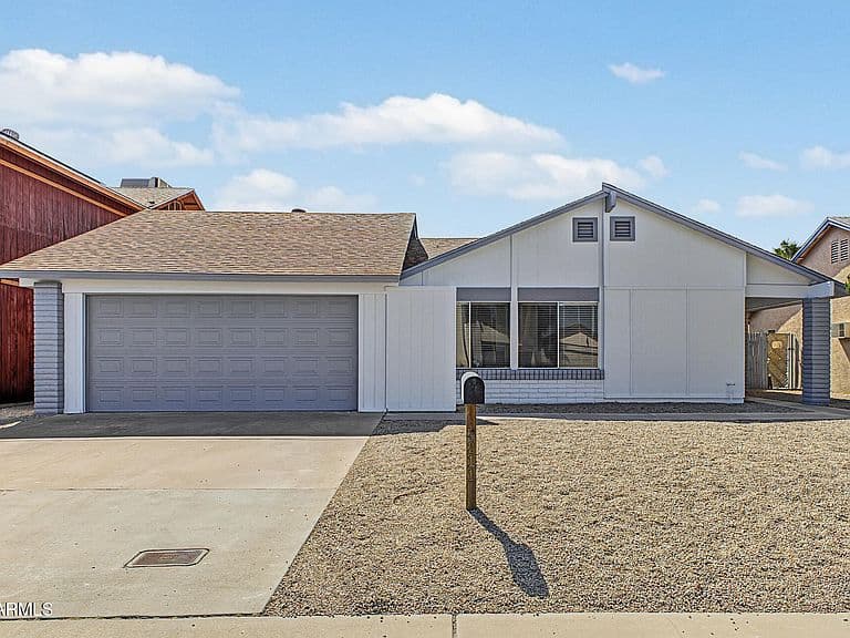 4211 E VINEYARD Road photo 2