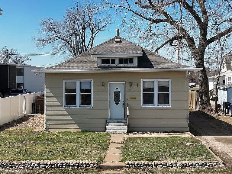 29 10th Ave W photo 1