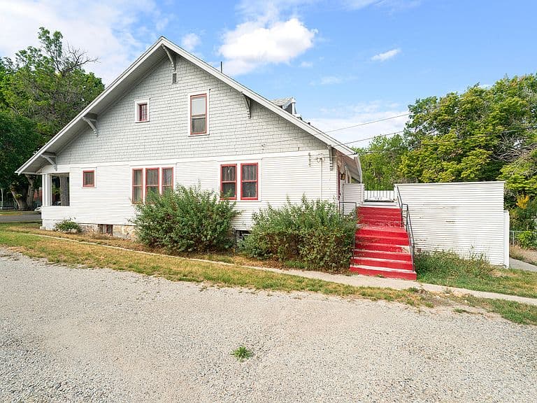520 E 6th Ave photo 5