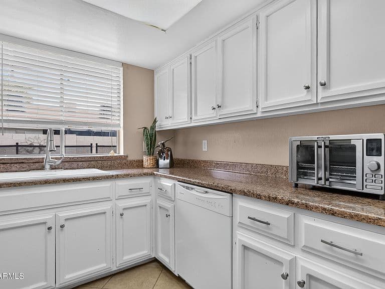 3902 W SHARON Avenue photo 5