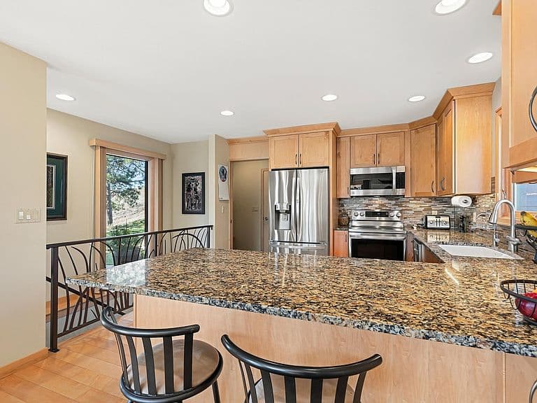 6009 Wildwood Dr photo 5