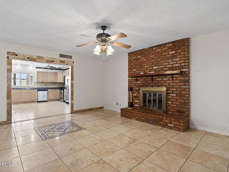 4610 W Laurie Lane photo 3