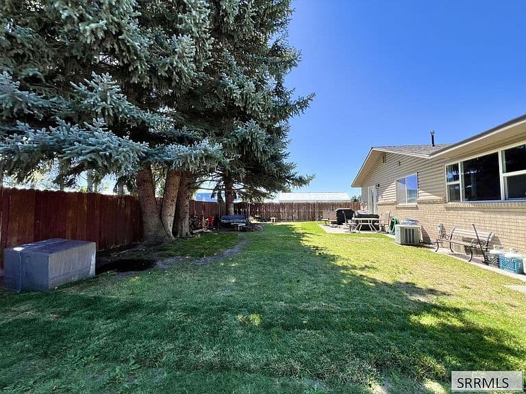 2 Brandon Dr photo 4