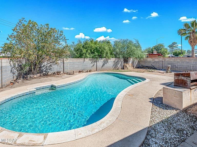7101 E Luana Pl photo 4