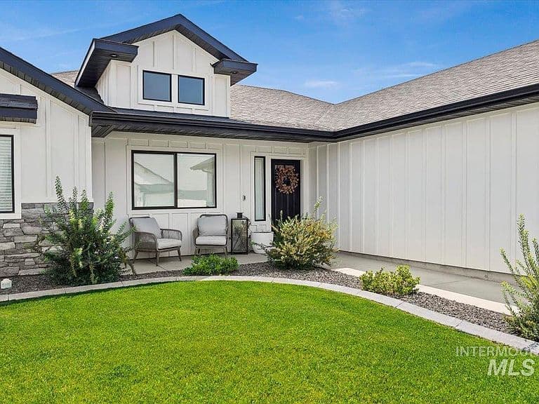 1043 Vista Ave photo 3