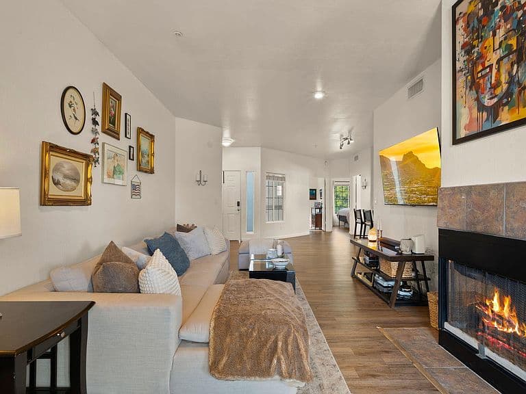 7936 E Wilshire Dr APT 203 photo 2