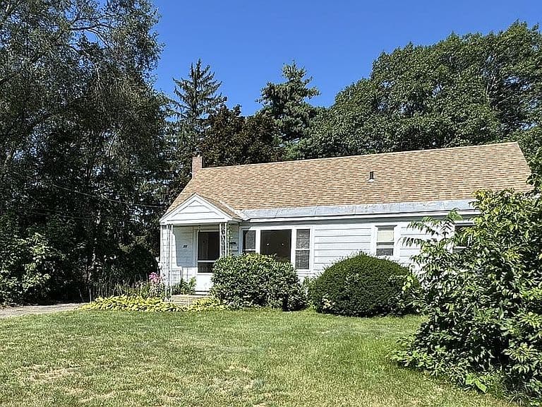 20 Pennington Dr photo 3