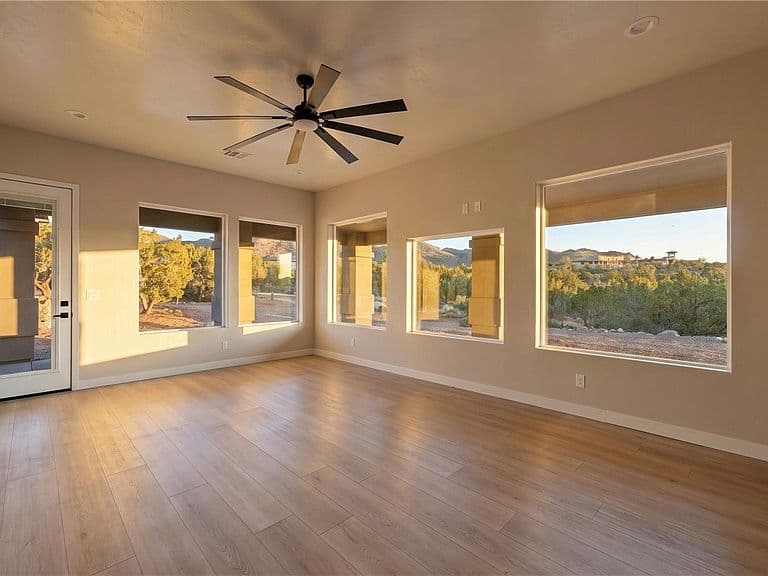 1025 N Juniper Hills Court photo 5