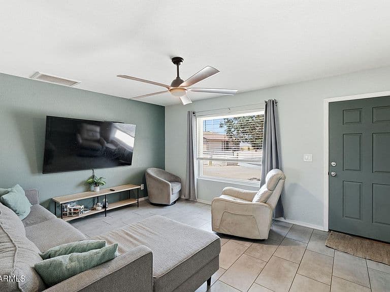 810 N PINE Court photo 3