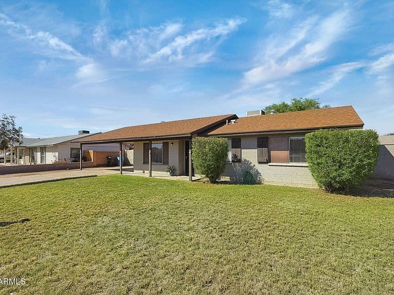 1348 W ROSEMONTE Drive photo 2
