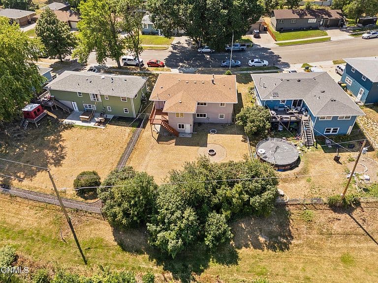 1817 Marian Dr photo 3