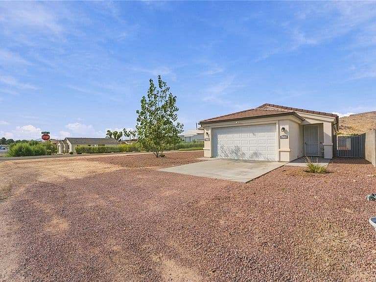 4715 N Sierra Road photo 2