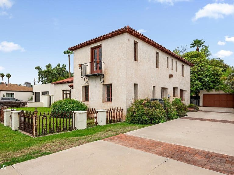2218 ENCANTO Drive NE photo 2