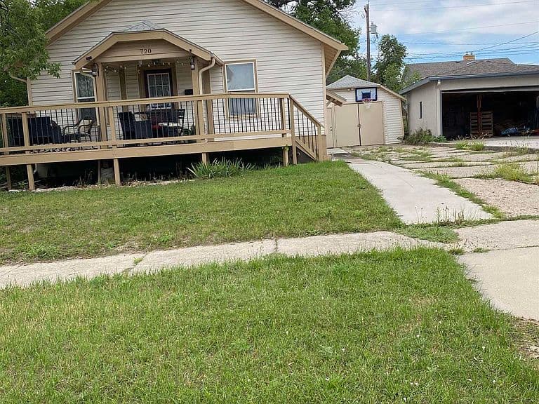 720 Saint Andrew St photo 4