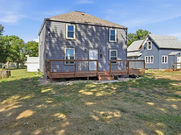 641 N Railway Ave photo 1