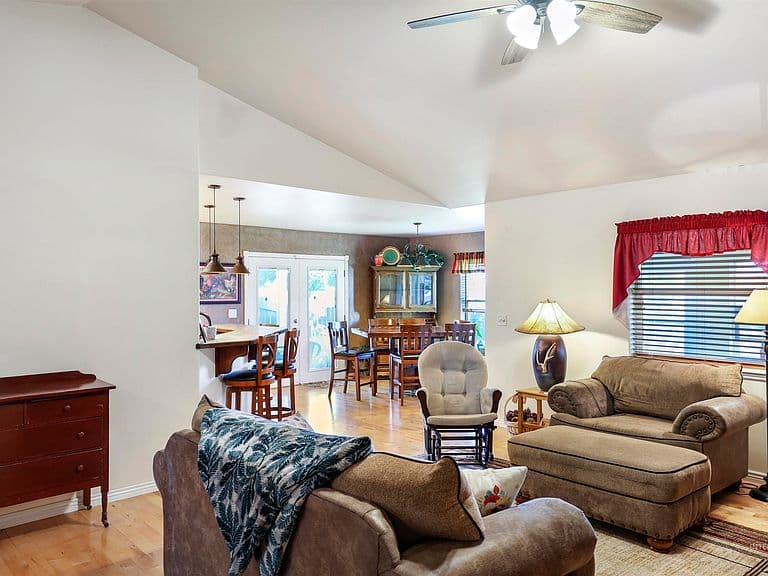 95 Sunnyside Dr photo 4