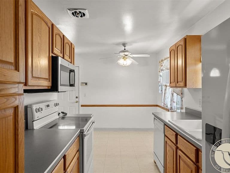 1813 Avenue E photo 3