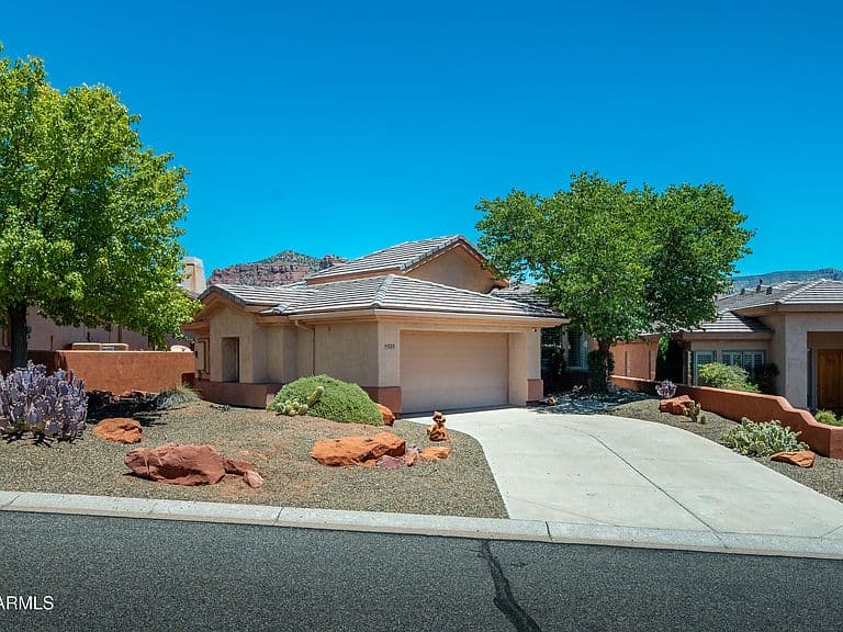 225 E BIGHORN Court photo 4