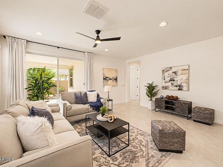15833 W KENDALL Street photo 3