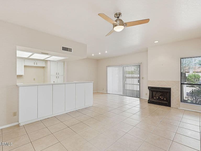 9705 E MOUNTAIN VIEW Road #1034 photo 2