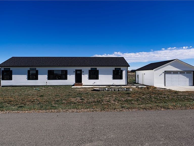 3621 Lynette Ln photo 1