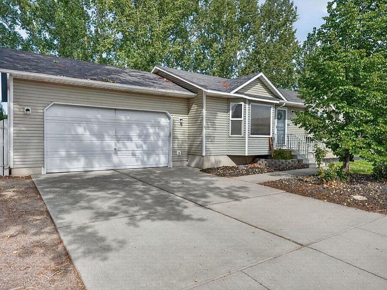 748 Callie St photo 3