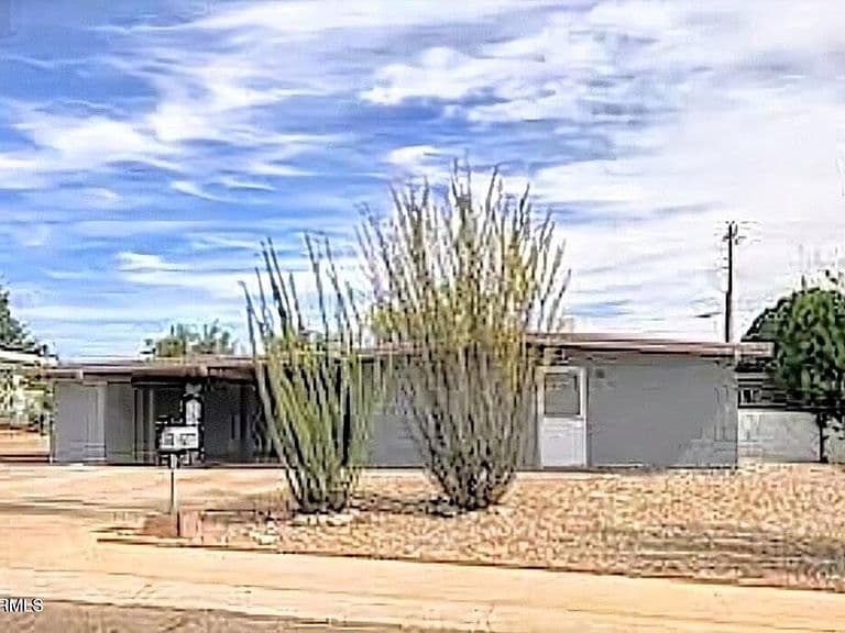 301 PINE TREE Drive photo 1