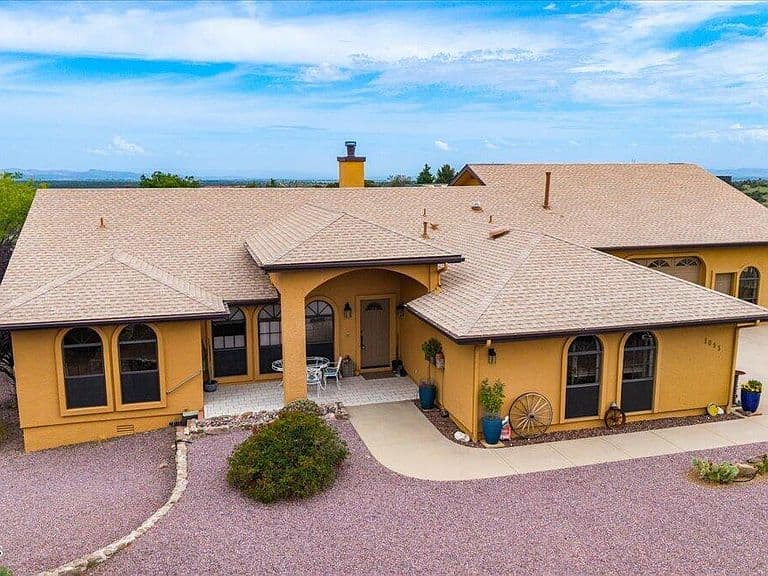 1093 Fawn Ln photo 2