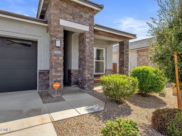 40945 W HILLMAN Drive photo 3