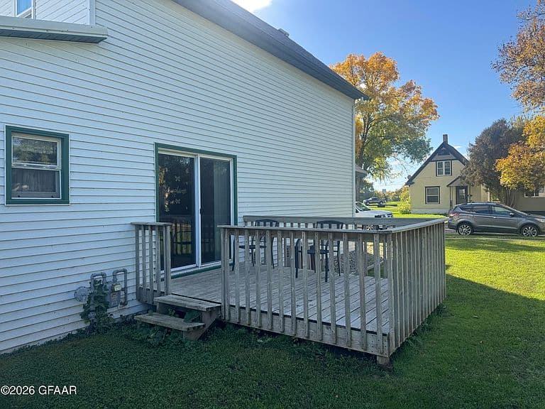 313 Lincoln Ave photo 2