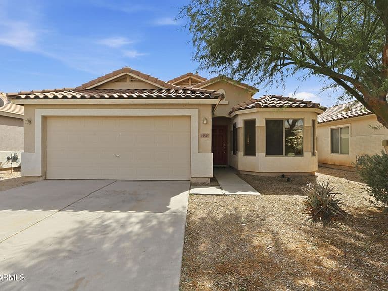 45525 W DIRK Street photo 1