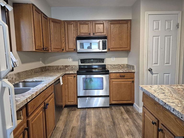 1215 Midwest Dr photo 5
