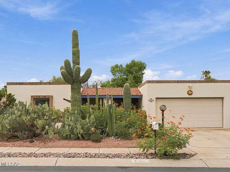 2721 N Dos Hombres Dr photo 1