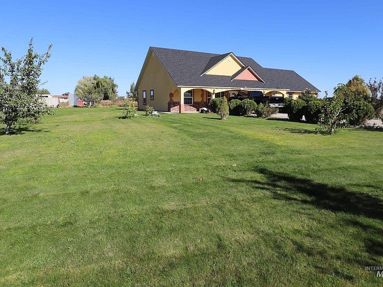 842 W 400 S photo 2