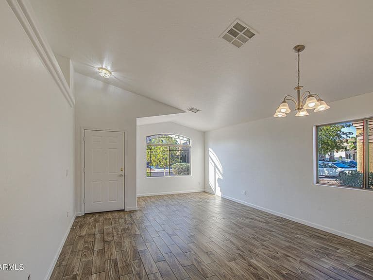 10549 W MAGNOLIA Street photo 5